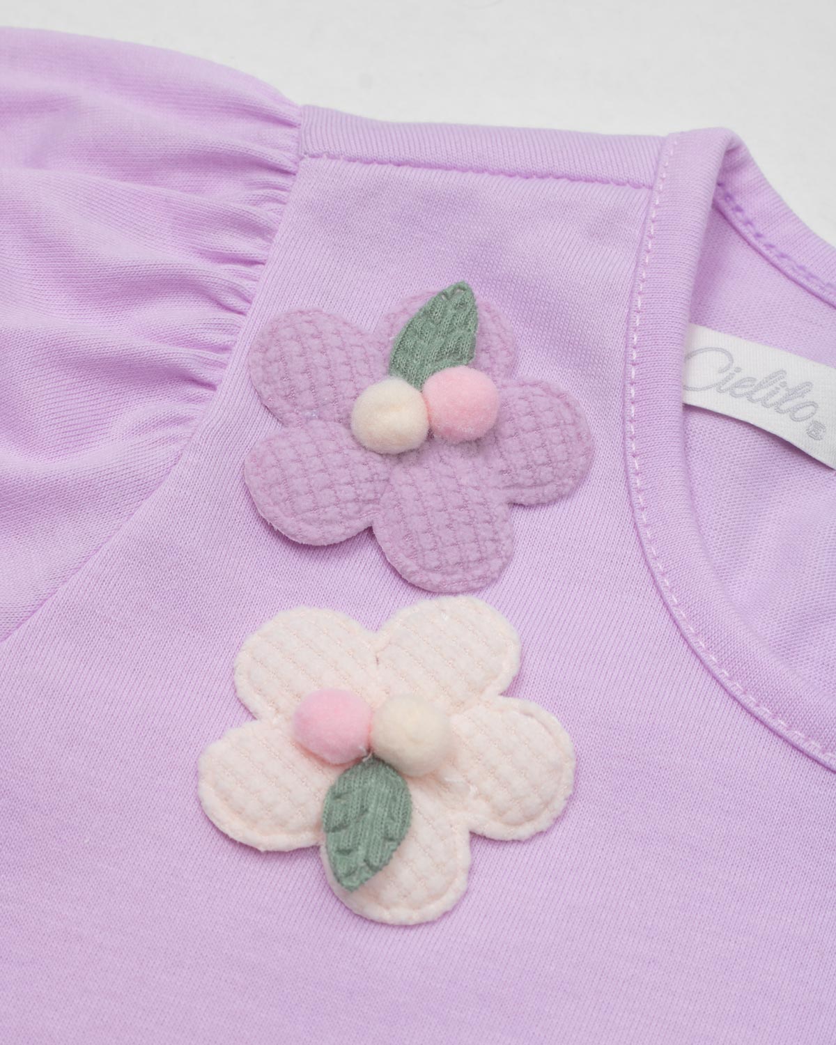 Conjunto camiseta lila con florecitas y leggins en rib para bebé niña