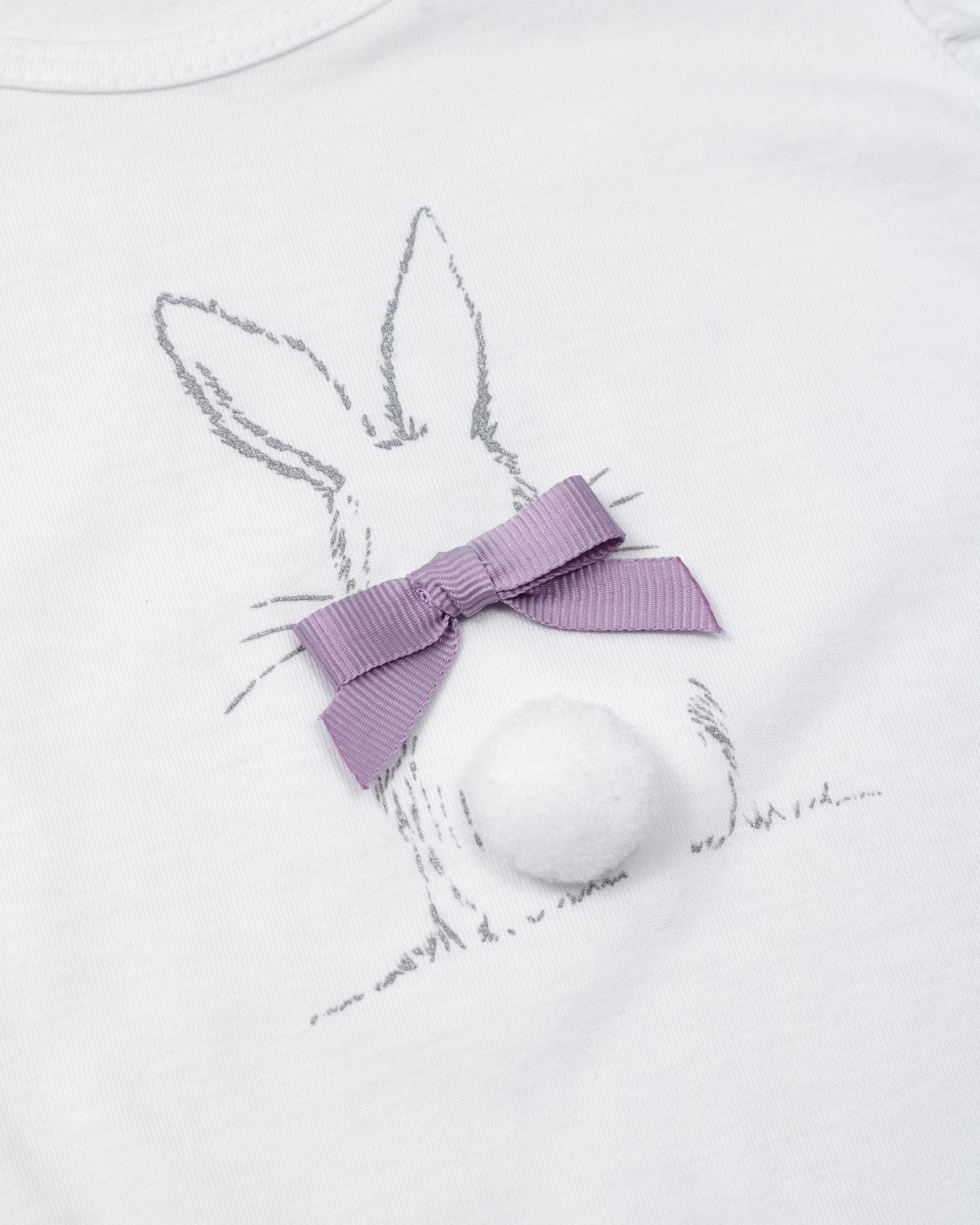 Conjunto body de mangas con bolero, estampado de conejito y short de líneas lilas para bebé niña