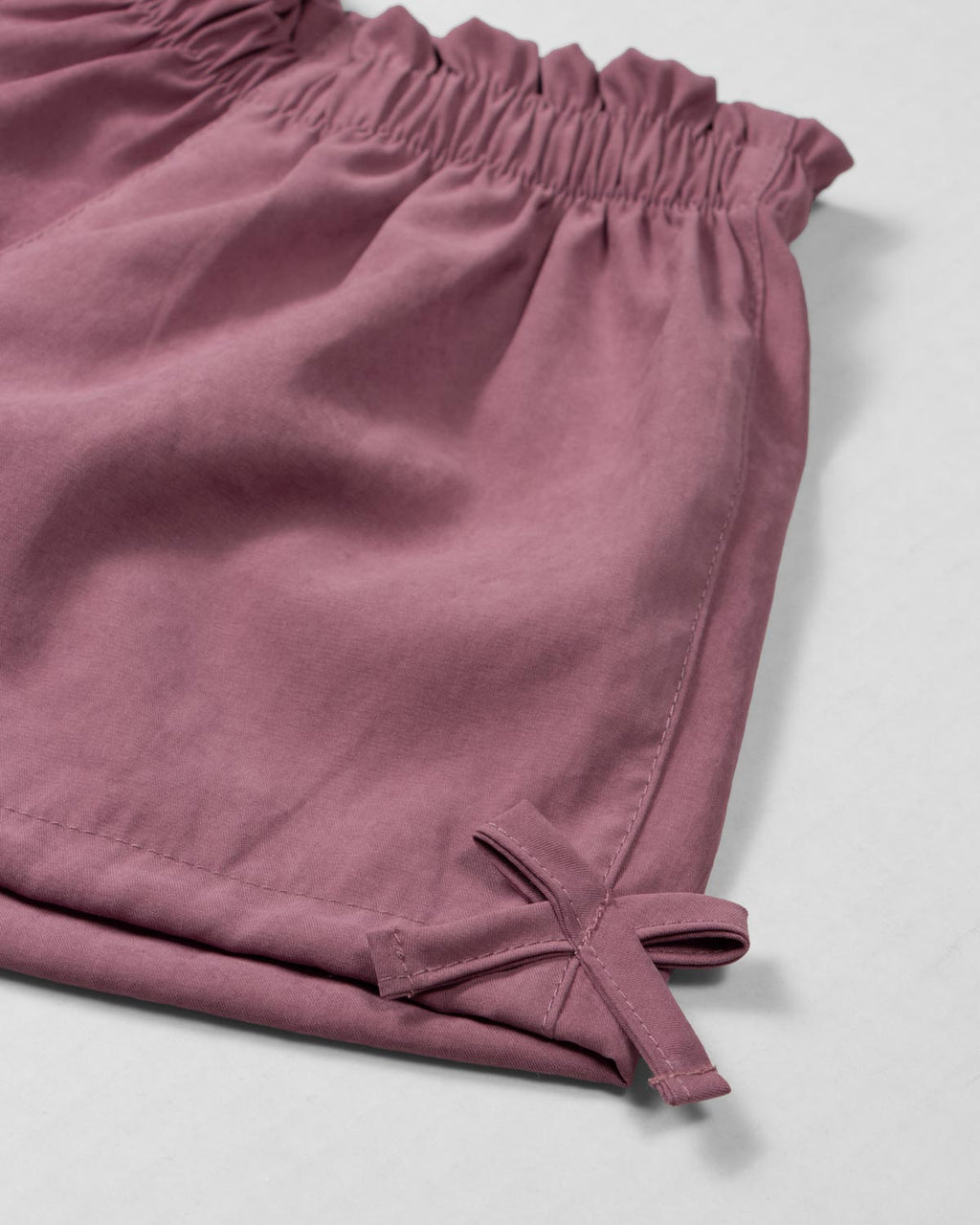 Conjunto camiseta blanca estampada "Ice Cream" y short rosa empolvado para bebé niña
