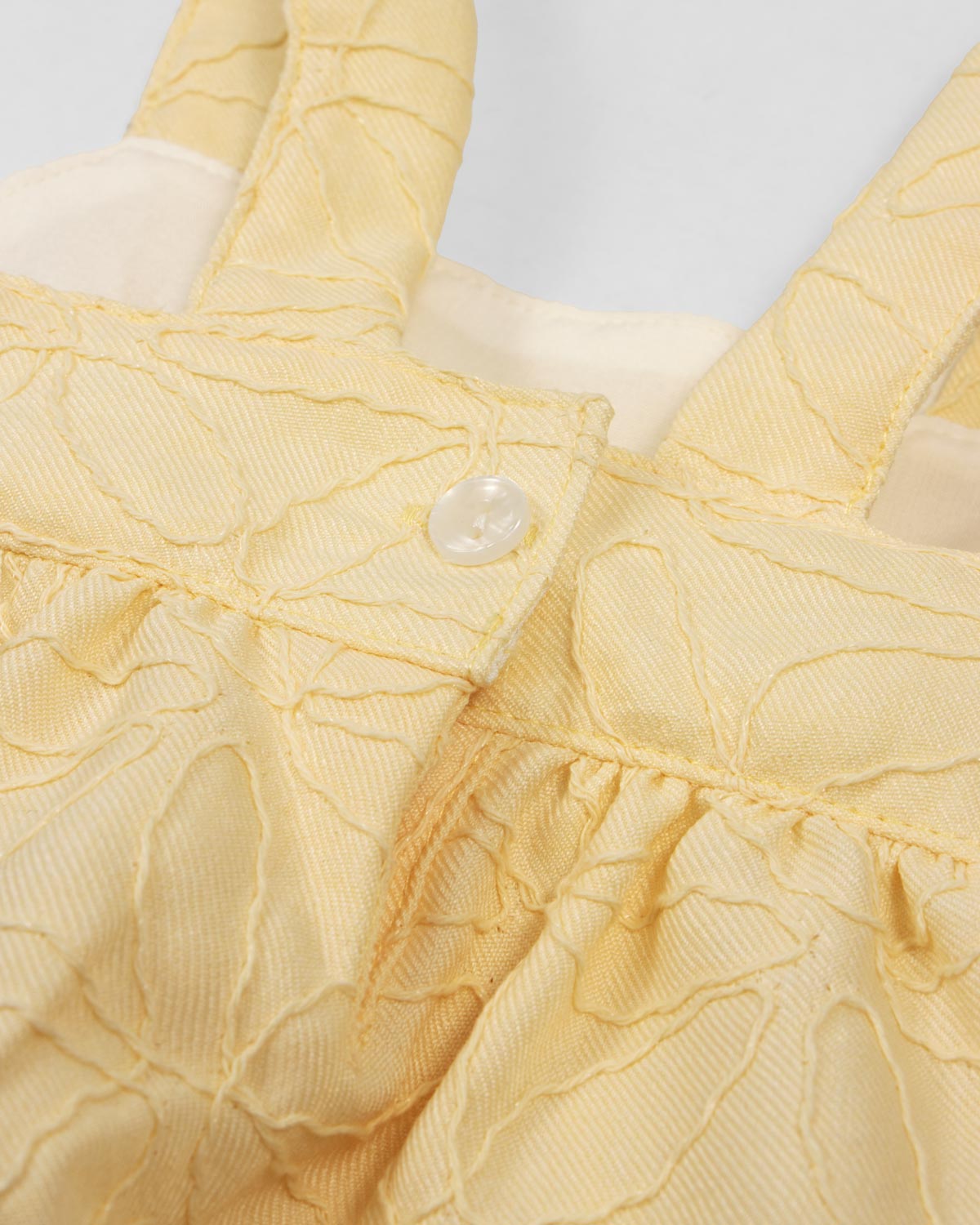 Conjunto blusa amarilla de tiras con moño y falda short azul para bebé niña