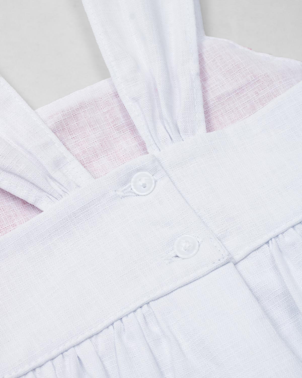 Vestido body blanco de tiras con textura tejida para bebé niña