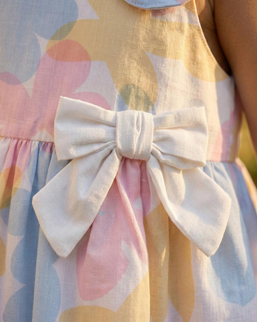 Vestido body con estampado floral pastel con moño blanco para bebé niña