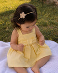 Vestido body amarillo con moño y flores bordadas para bebé niña