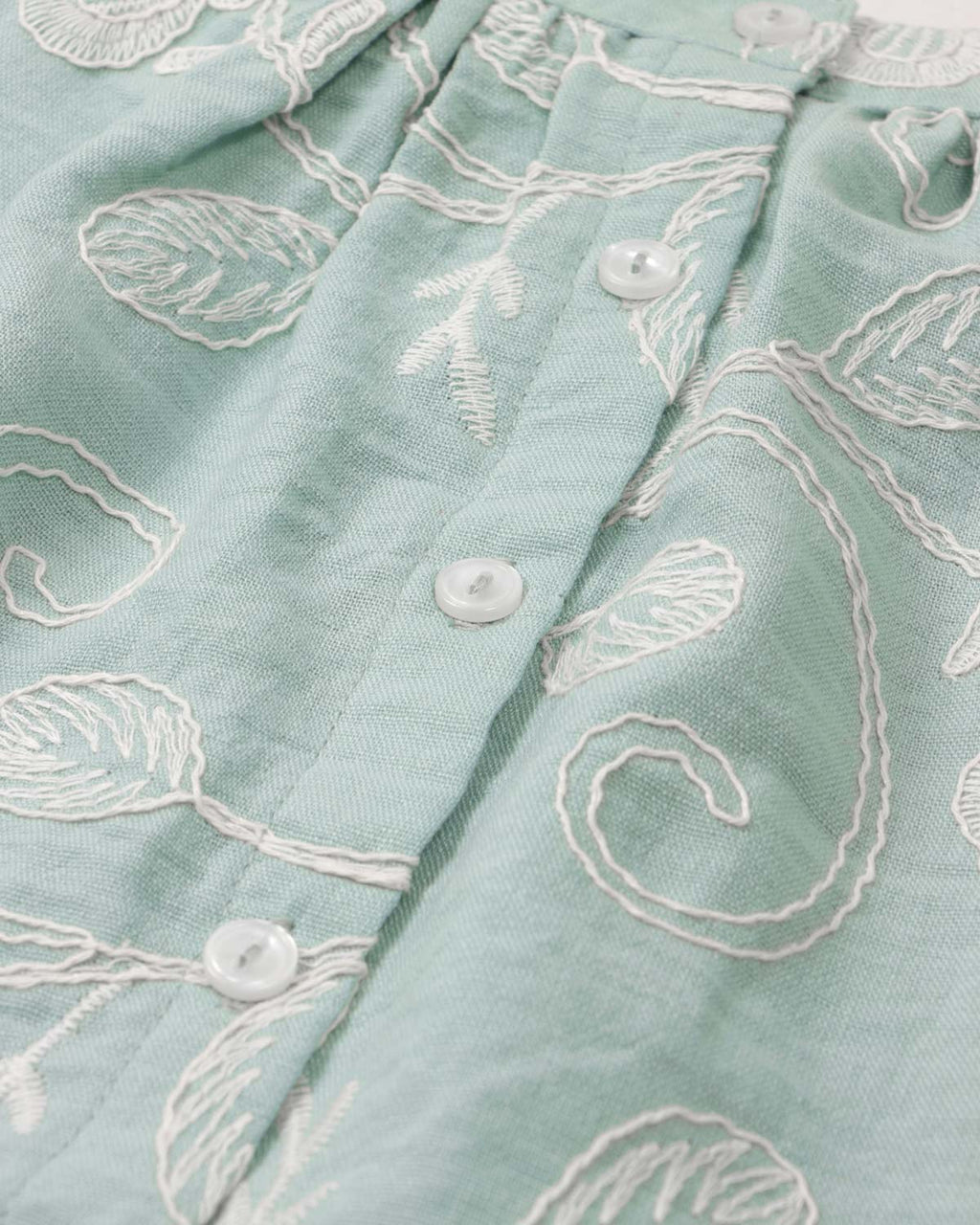 Vestido verde menta de tiras en tela bordada con moño para bebé niña