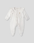 Pijama enteriza blanca con botones y boleros para recién nacida