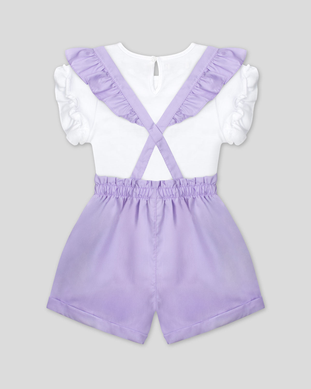 Conjunto blusa blanca con bordado, mangas con boleros y short lila con tirantes para niña