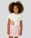 Conjunto blusa vainilla con estampado de bolso y falda rosa para niña