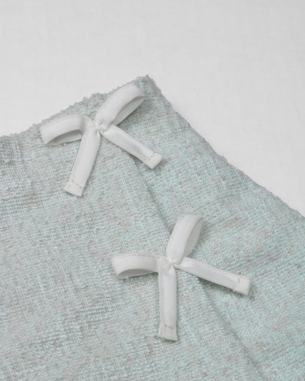 Conjunto blusa blanca con falda short verde para niña