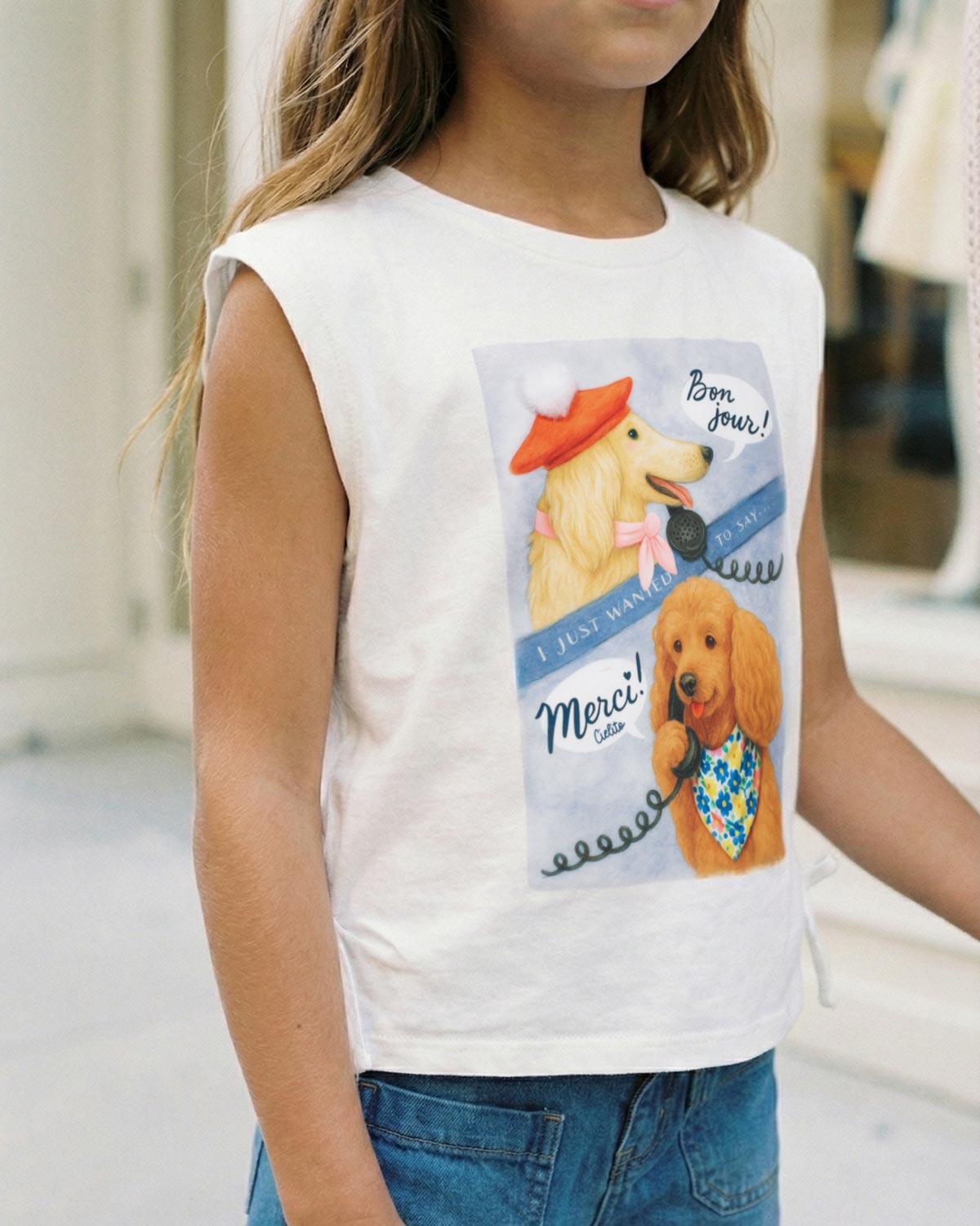 Blusa blanca manga sisa con estampado para niña