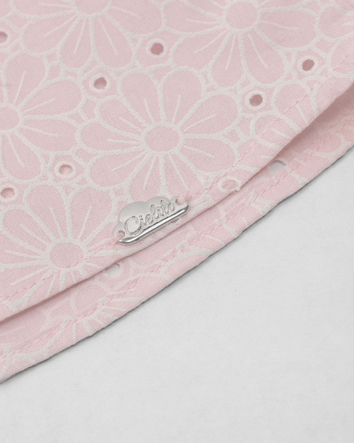 Blusa tela hoja rota rosa con moños para niña
