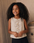 Blusa  beige con botones y moñitos para niña