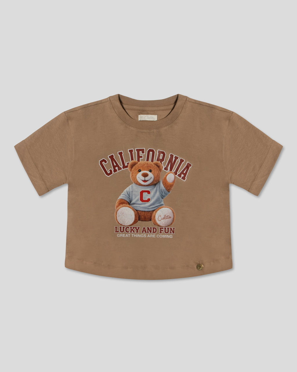 Camiseta café con estampado de osito "California" para niña