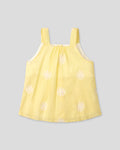 Blusa amarilla de tiras con bordados de flores y botonadura en espalda para niña