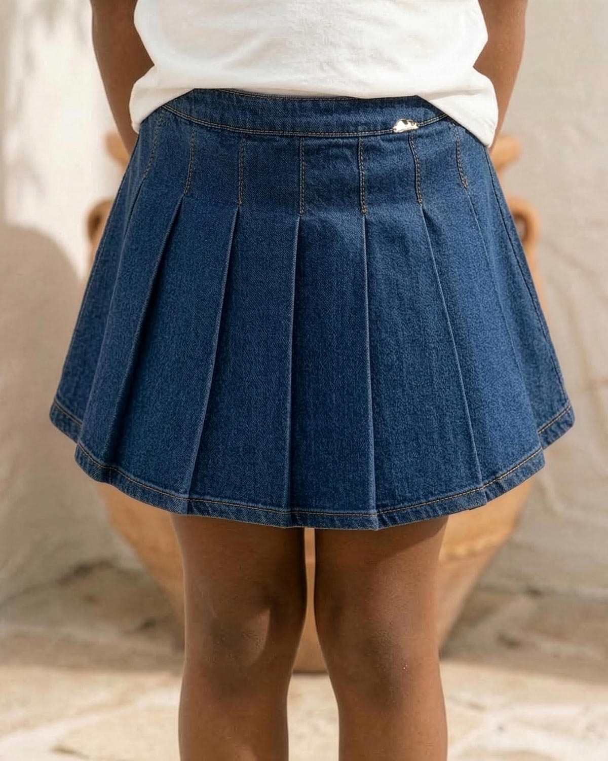 Falda short con pliegues para niña
