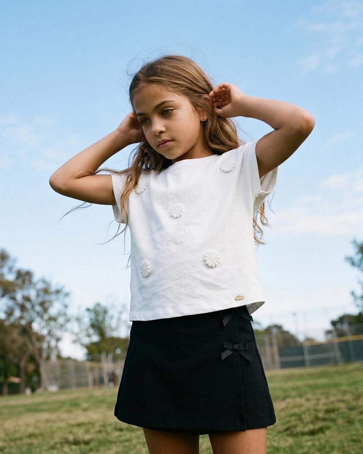 Falda short negra con moños para niña