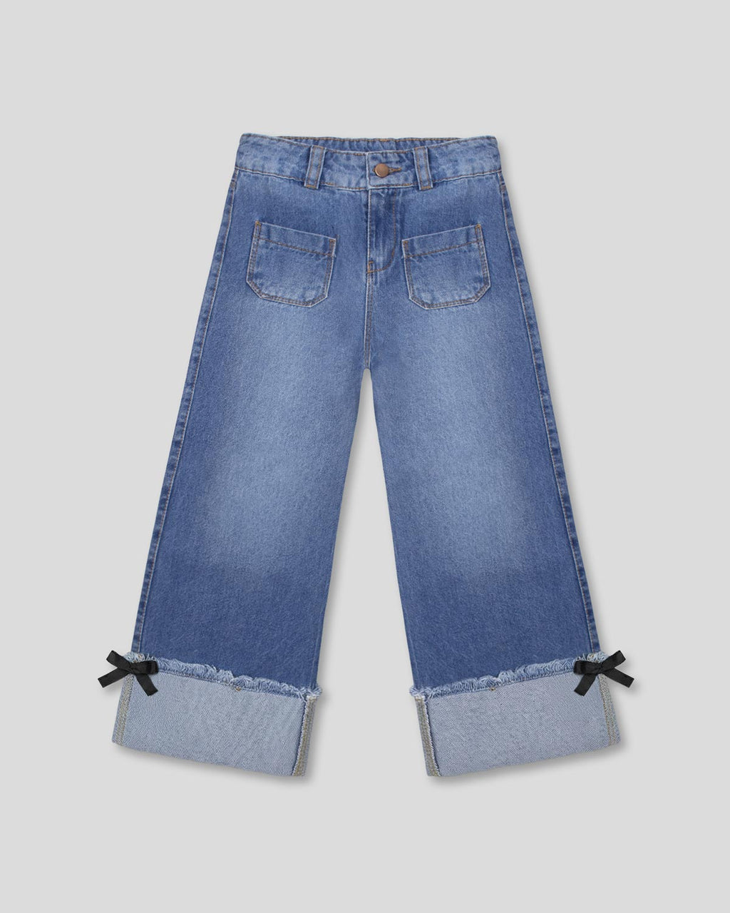 Jean denim marine fit con bolsillos y bota doblada con moñitos para niña