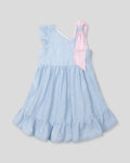 Vestido azul con moño rosado en hombro y brillos para niña