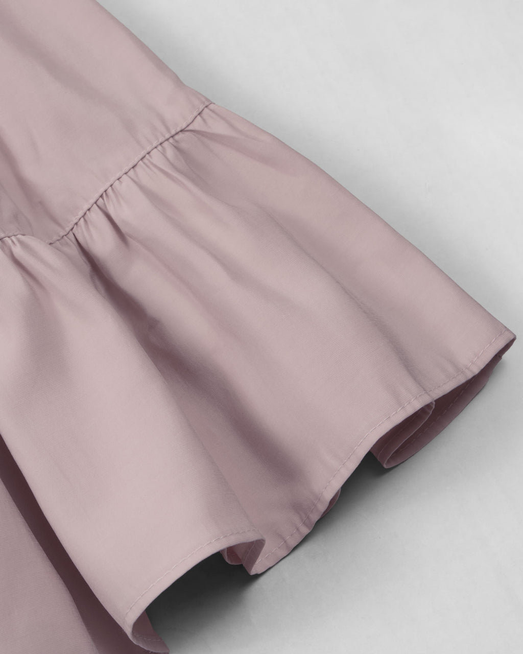 Vestido rosa de tiras con boleros y apliques de flor para niña