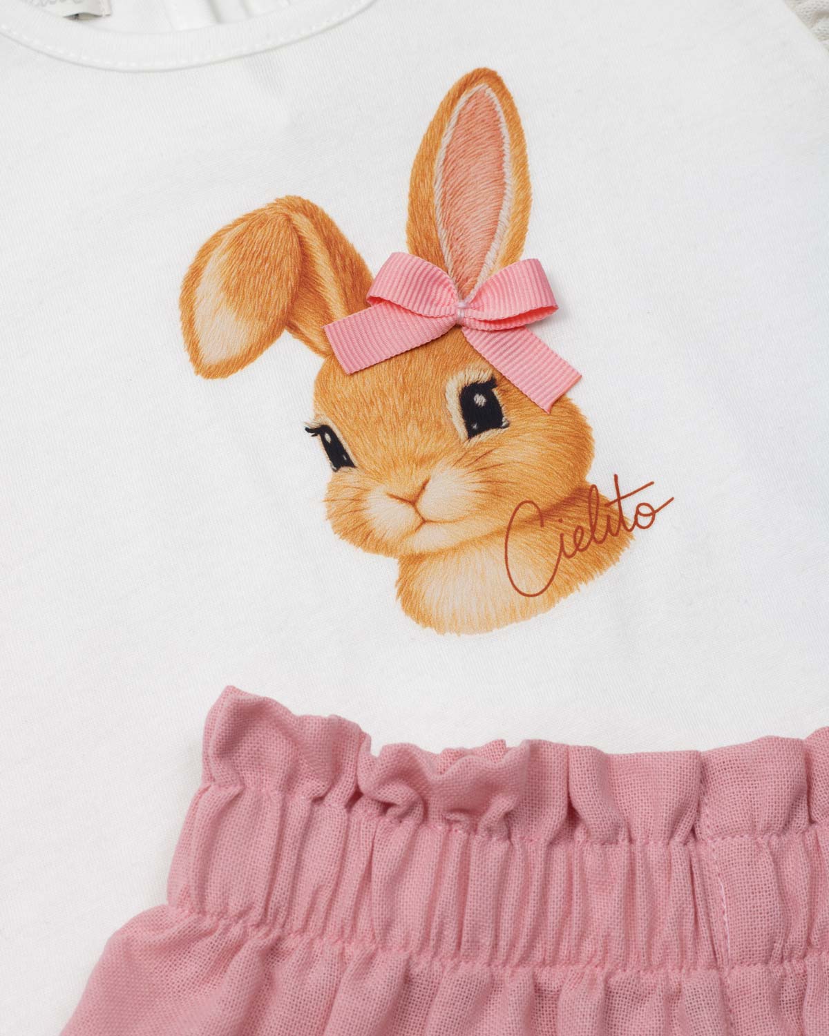 Conjunto blusa con conejito estampado y short rosa para bebé niña