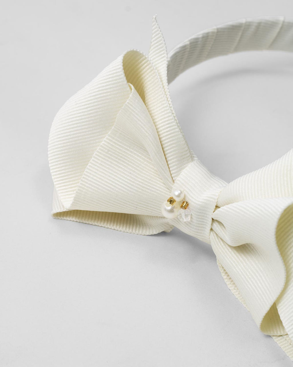 Diadema crema con moño para niña