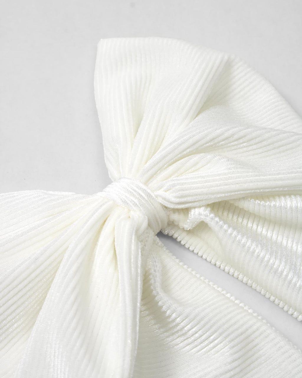 Moño pinza blanco en tela pana para niña