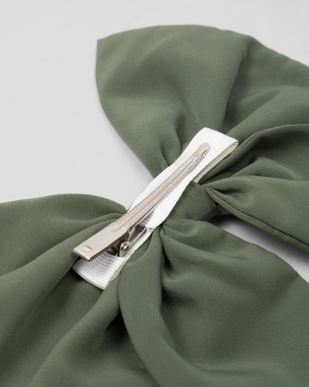 Moño pinza verde oliva para niña