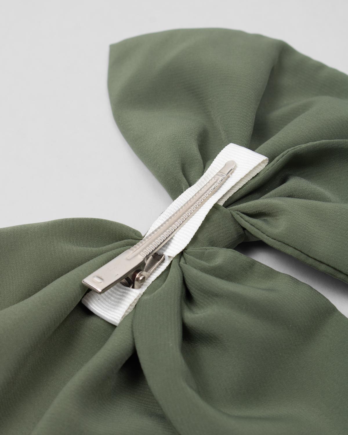 Moño pinza verde oliva para niña