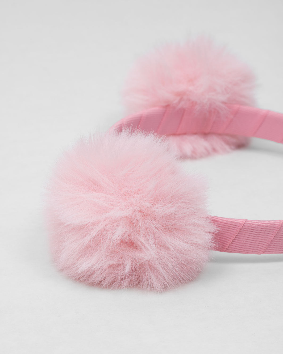 Diadema rosa con pompones para niña