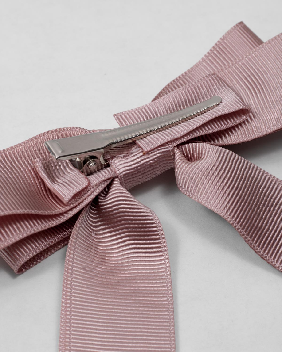 Moño pinza de cintas satinadas palo de rosa