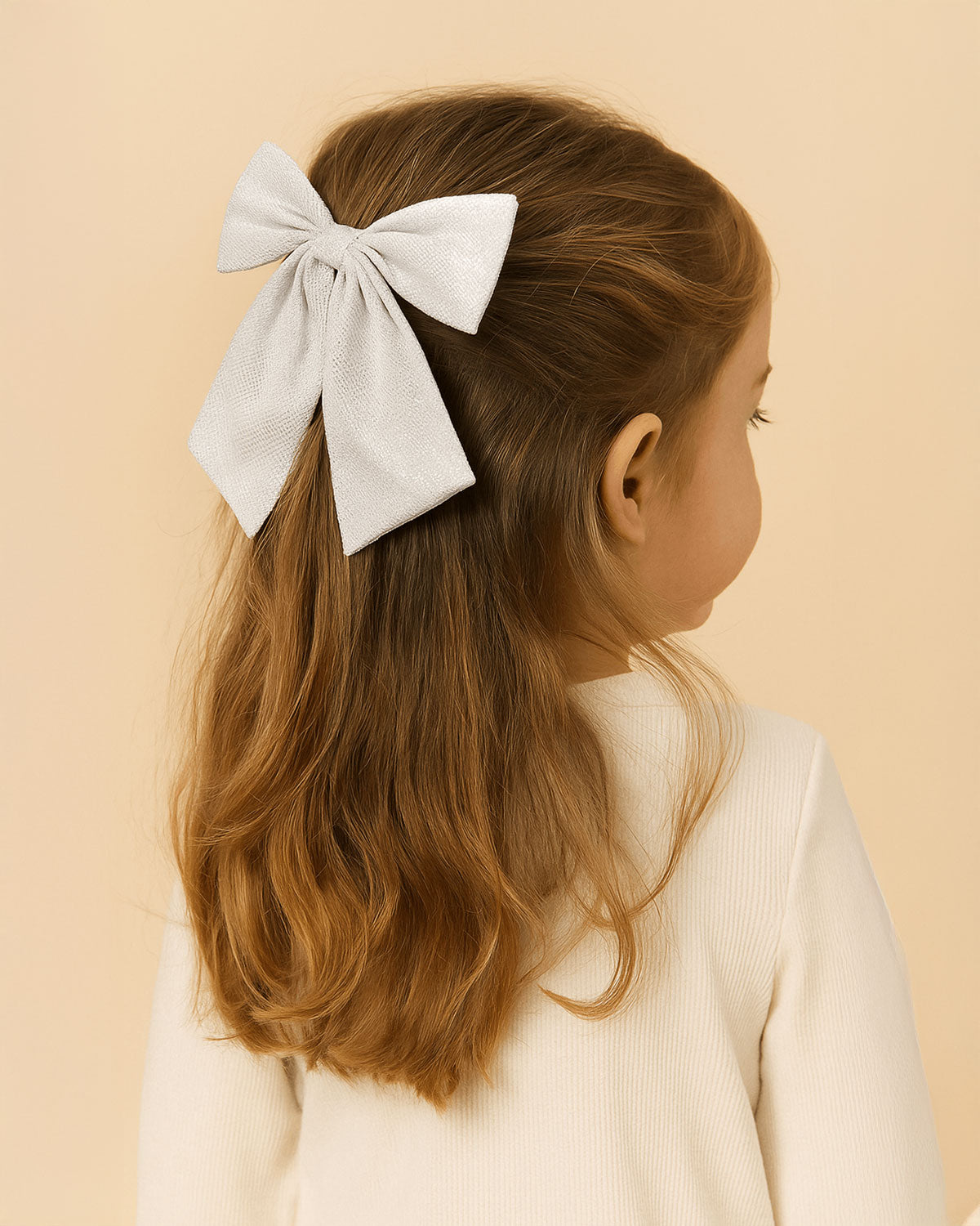 Moño pinza plateado para niña