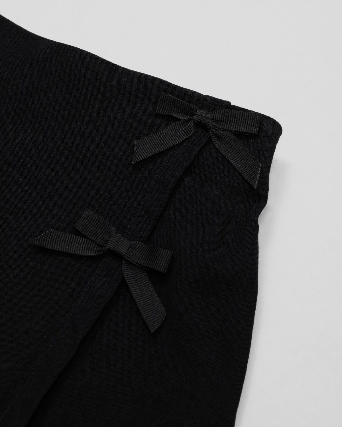 Falda short negra con moños para niña