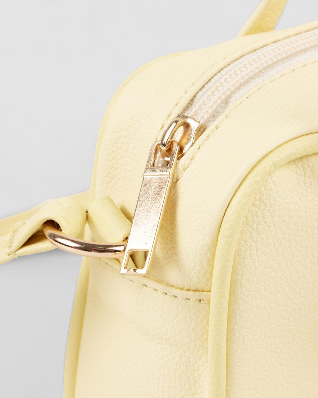 Bolso amarillo para niña
